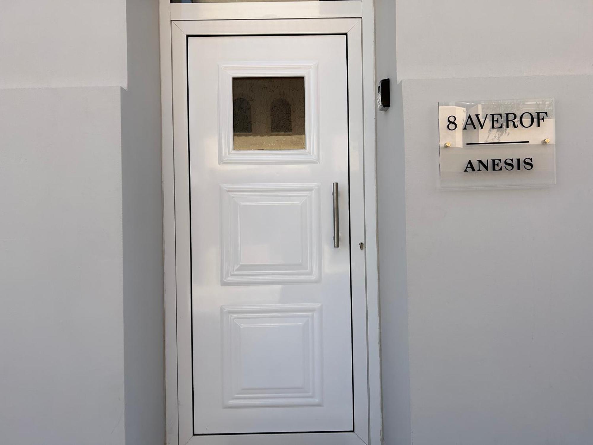 Anesis Airport 306